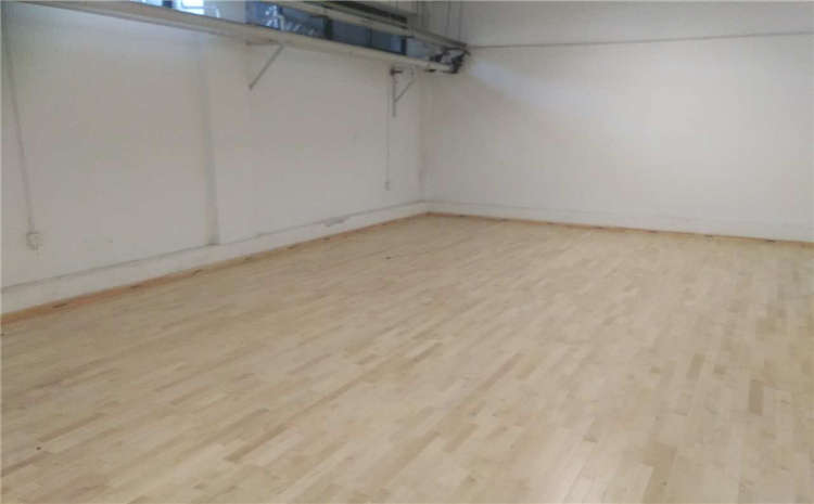 柞木體育運動地板價格是多少錢?