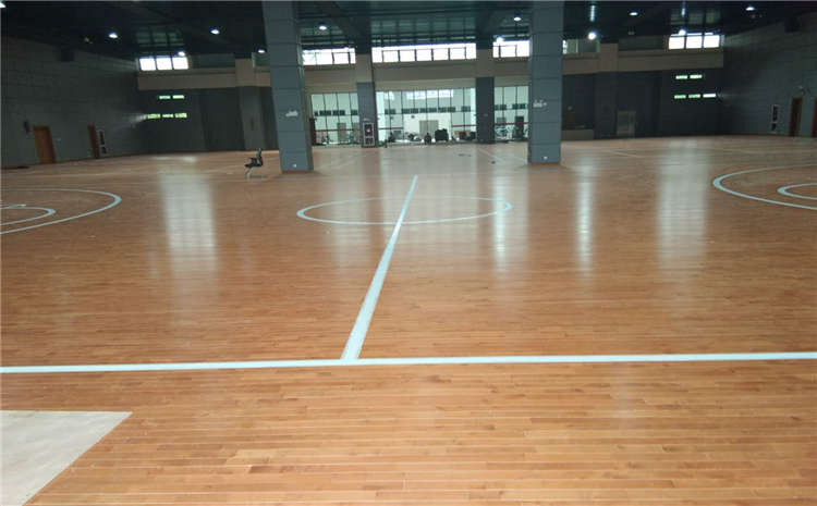 選購籃球場實木運動地板該如何判斷面板質(zhì)量？