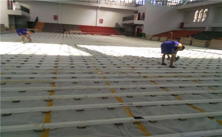 體育館運(yùn)動(dòng)木地板使用方法