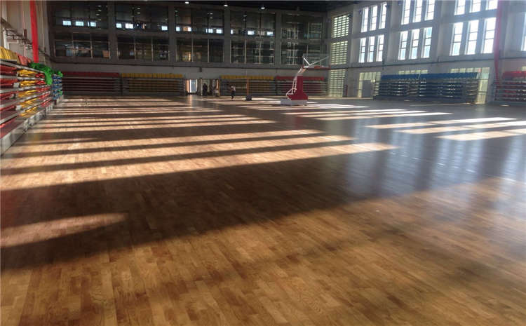 橡膠木籃球館木地板價格