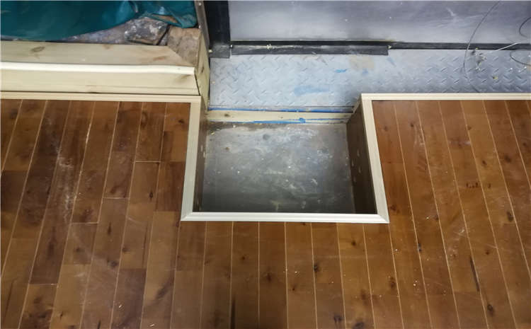 柞木籃球館木地板一般多少錢?