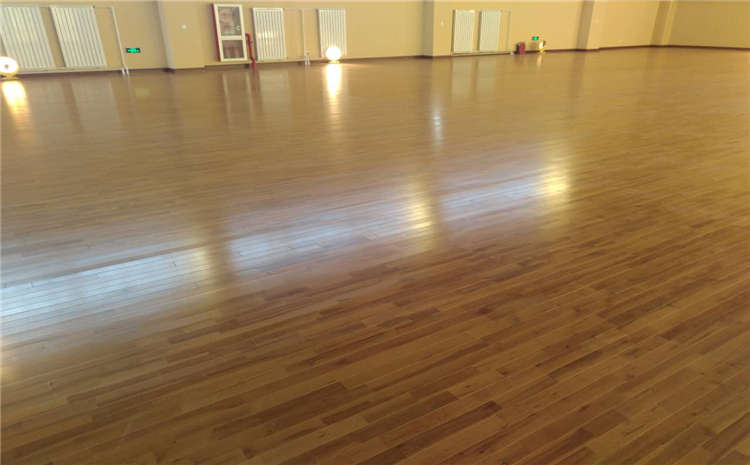 硬木企口風雨操場運動地板價格是多少錢?